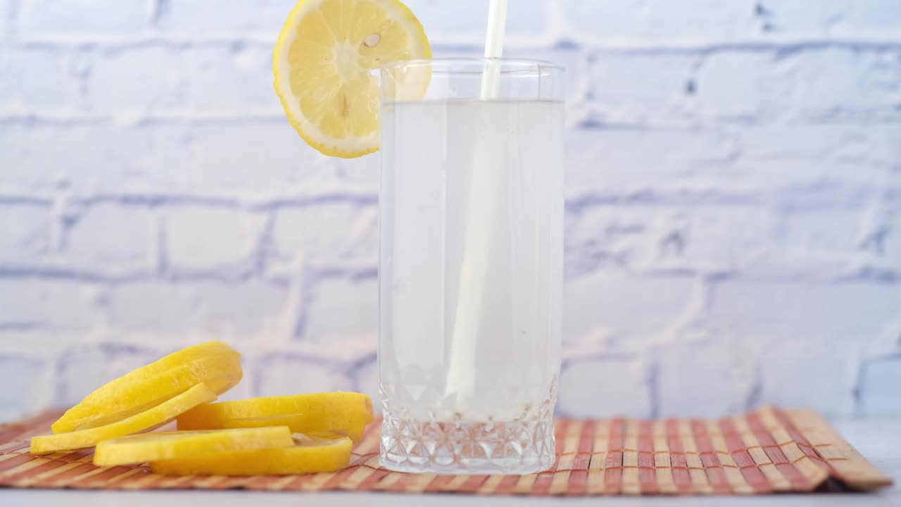 신선한 레몬 물