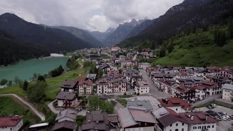 Auronzo-di-Cadore-Alpine-Village,-Dolomites-Italy,-low-aerial-of-chalets