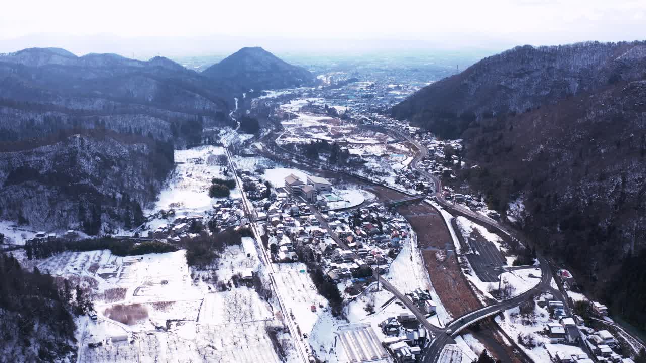 ciudad rural de yamadera en el norte de la región de tohoku de japón, vista aérea 4k