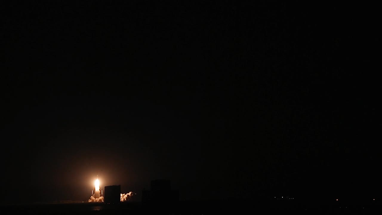 aehf5 위성은 밤에 케이프 커내버럴에서 발사됩니다.