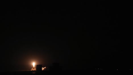 aehf5 위성은 밤에 케이프 커내버럴에서 발사됩니다.