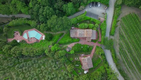 tuscany. birds eye view over agro-tourismo in italie