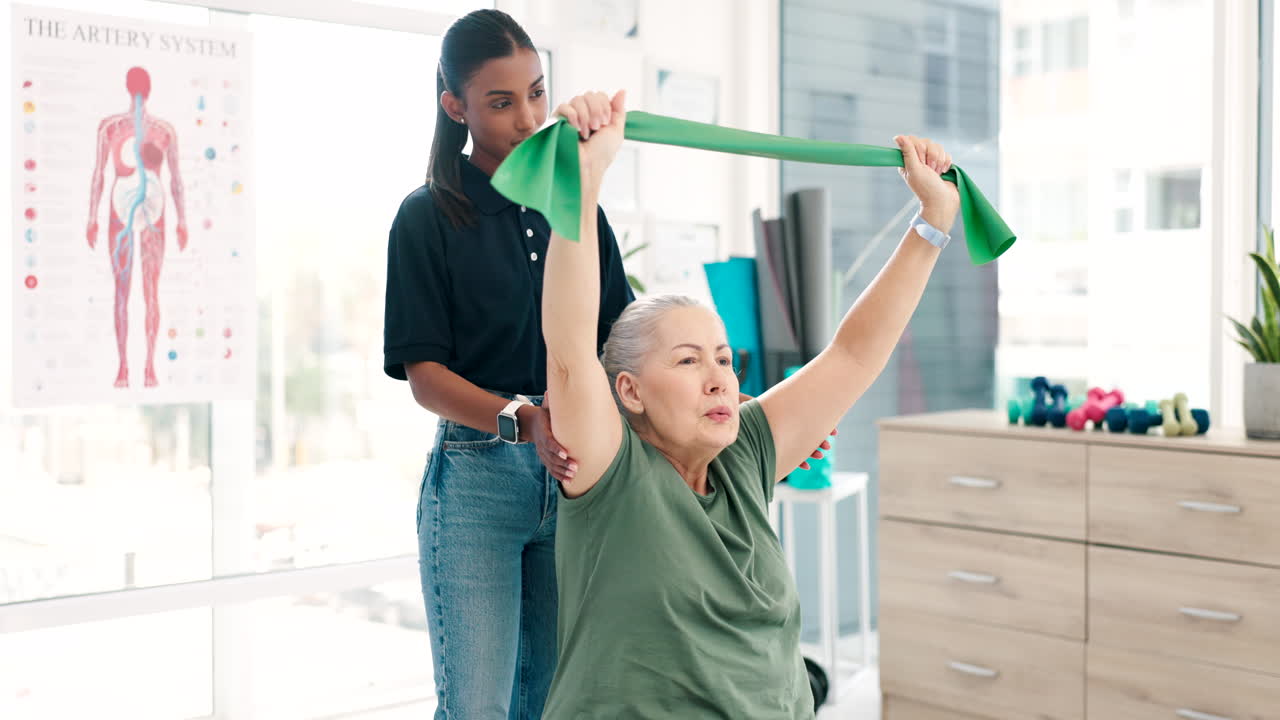 시니어 여성, 물리치료사