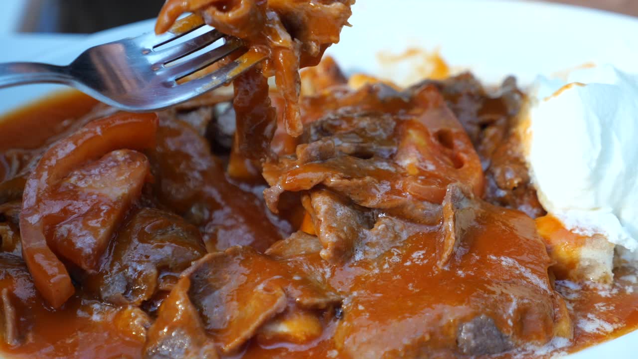 un delicioso pide turco con yogur