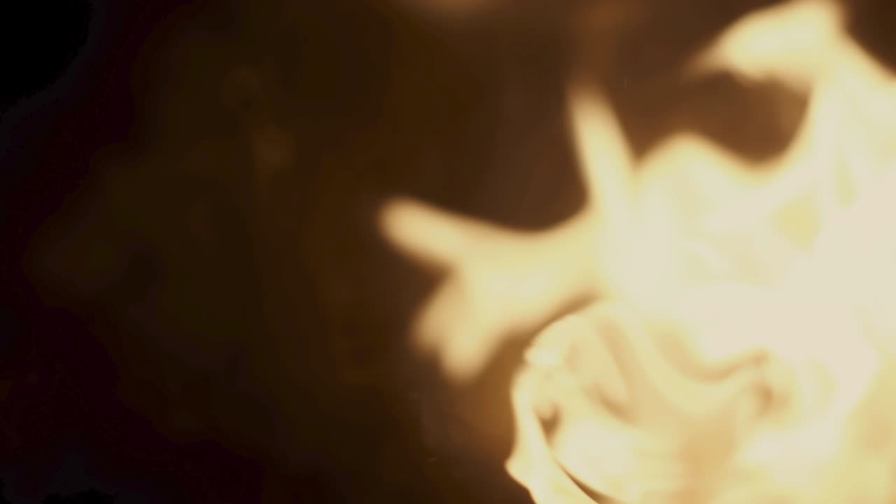 llamas de fuego aisladas sobre fondo negro