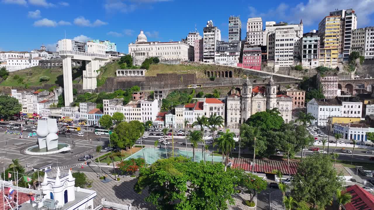 Skyline di Salvador a Bahia, Brasile. Edifici Medievali. Acque della Baia di Tutti i Santi. Skyline dell'Elevador Lacerda. Skyline di Salvador a Bahia, Brasile. Centro Storico. Quartiere del Centro.