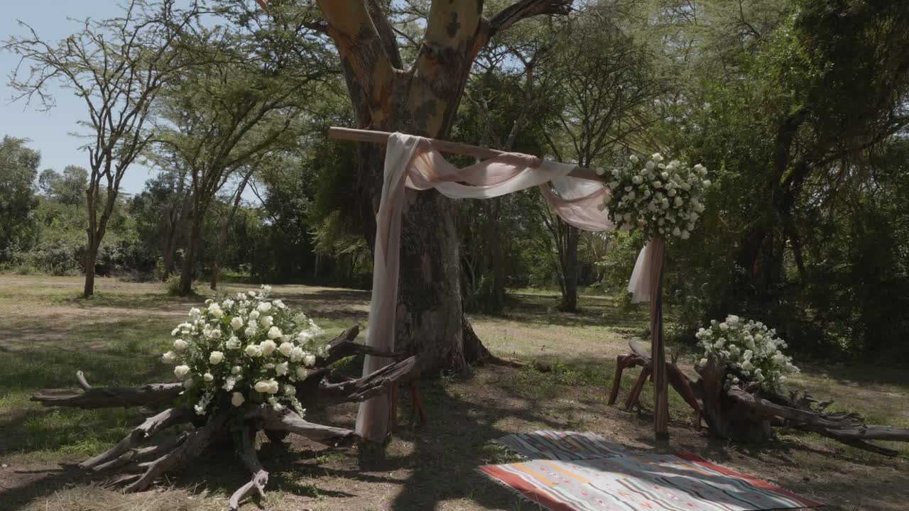Wind blowing wedding decoration archway with white flowers