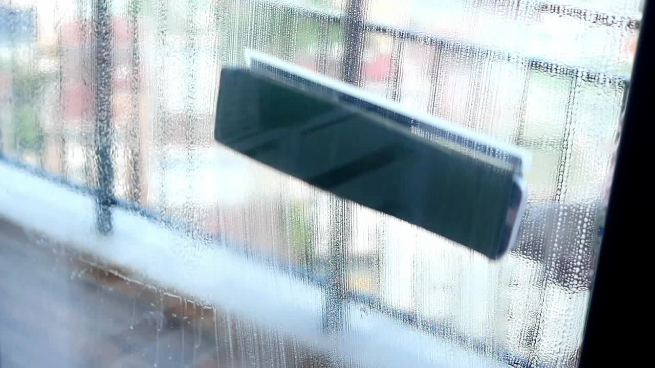 더러운 창문 청소