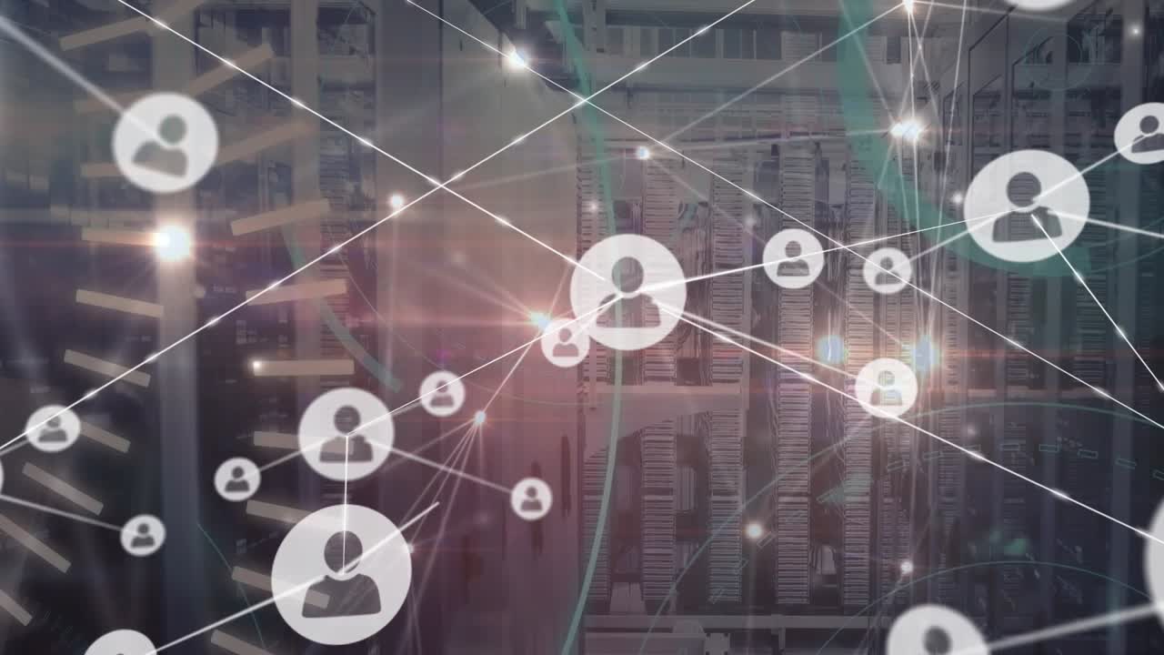 Animazione di una rete di connessioni con icone ed elaborazione dati in una server room