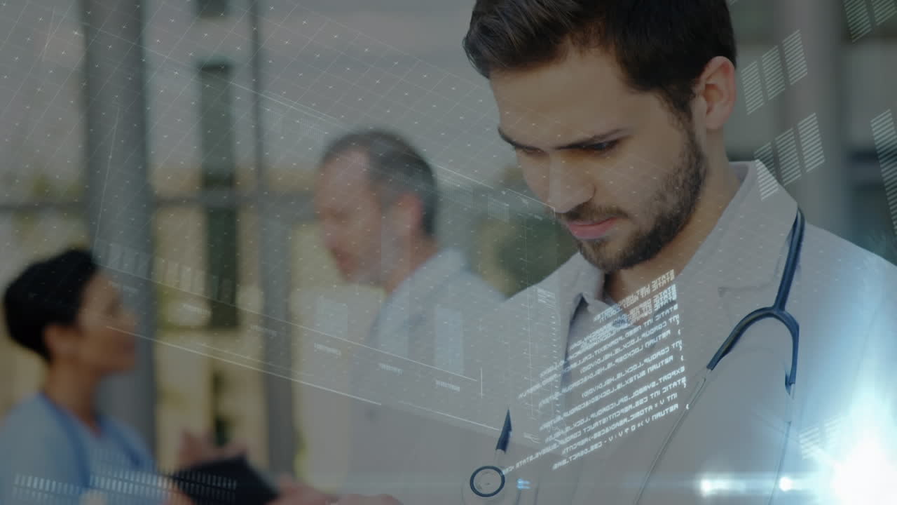 animación del procesamiento de datos sobre un médico masculino que usa una tableta