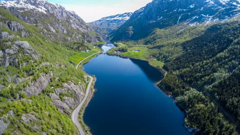 Imágenes-Aéreas-Hermosa-Naturaleza-Noruega.