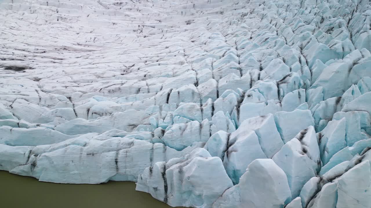 increíble vista aérea del glaciar de marea en islandia