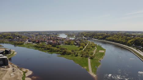 Luftaufnahme-Der-Stadt-Kaunas-Vom-Santakos-Park