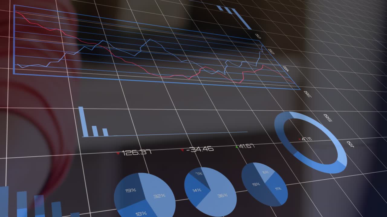 Animation af databehandling med graf over forskellige mennesker, der betaler med smartphone.