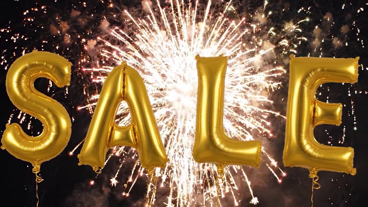 Emozionanti lettere a palloncino dorate che formano la parola 'SALDI' in mezzo a uno spettacolare spettacolo di fuochi d'artificio, creando una celebrazione di sconti e offerte speciali per gli acquirenti.