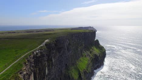 imágenes aéreas revelan los acantilados de moher, mirando hacia el sur