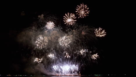 Loop-seamless-of-real-fireworks-background-with-bokeh-lights-in-the-night-sky