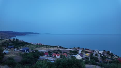 Una-Vista-Impresionante-De-La-Costa-De-Crimea-Al-Atardecer,-Que-Muestra-La-Belleza-Del-Mar-Negro.