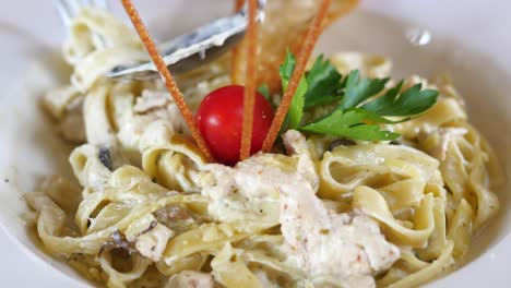 creamy chicken fettuccine pasta