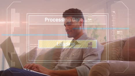 Animation-Des-Ladens-Von-Text-In-Bar,-Computersprache,-Biracialer-Mann,-Der-Zu-Hause-Einen-Laptop-Benutzt