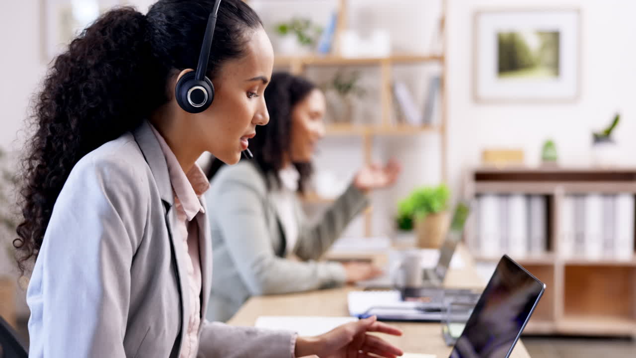 Call center, customer service people