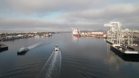 Ferry-traffic-in-the-Oakland-Estuary,-4K-aerial