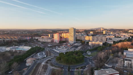 vistas elevadas: el tejido urbano de la mosson teje historia y modernidad.