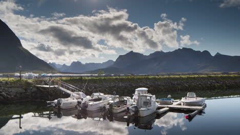 Norwegen-Erstaunliches-Boot-Reflektieren-01