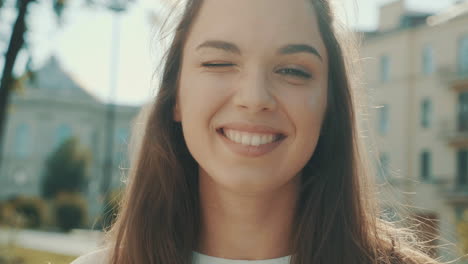 happy woman smiling in the city