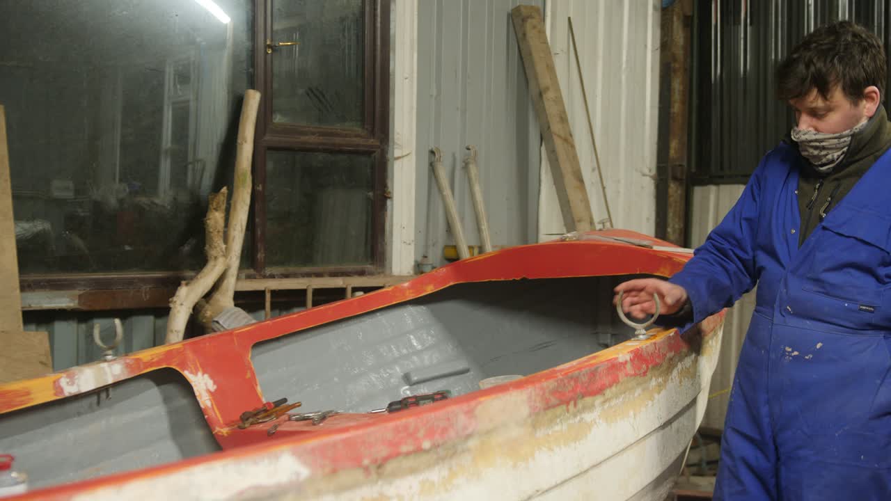 Fitting oarlock to repaired fiberglass fishing boat