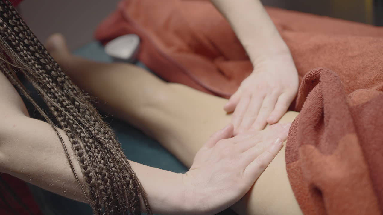 Seduta di massaggio alle gambe