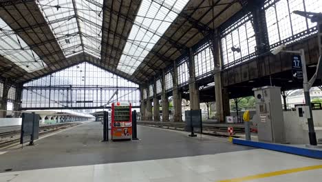 the gare d austerlitz indoor. gare de paris austerlitz is a major train station located near the left bank of the seine in the 13th arrondissement of paris.