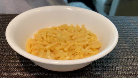 Krafts-mac-n'-cheese-steaming-in-a-white-bowl