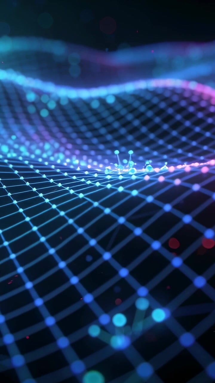 Video vertical: Alejando la cámara para revelar una malla brillante ondeando en 3D, con nodos pulsando para mostrar datos.