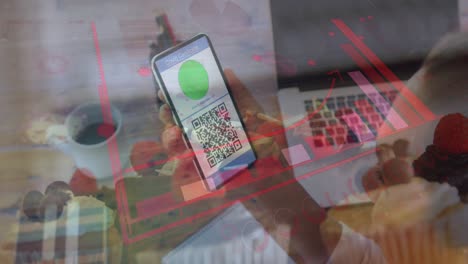 animación del procesamiento de datos sobre una mujer caucásica que usa un teléfono inteligente