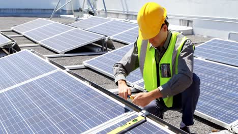 Male-worker-working-at-solar-station-4k