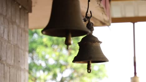 Swinging-Temple-Bell-Location--Narahari-Parvatha-Temple,-DK-KA-India