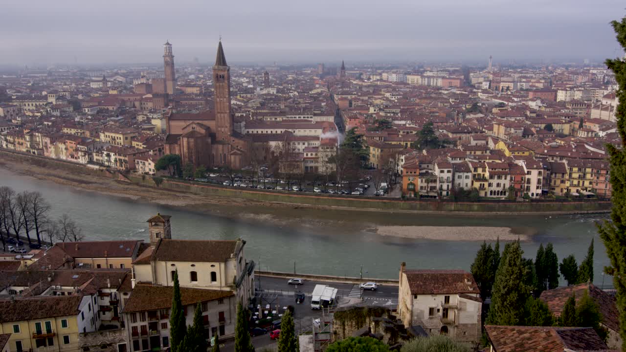 italia - torre de la ciudad de verona - edificios - río adige, paisaje panorámico estático