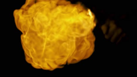 Impresionante-Vista-De-Una-Bola-De-Fuego-Que-Se-Eleva-Hacia-La-Cámara-En-Cámara-Lenta,-Filmada-A-1000-Fps.