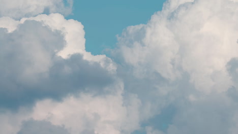 Naturaleza-Y-Un-Cielo-Azul-Nublado-En-Las-Grandes-Montañas-Humeantes,-Tennesse