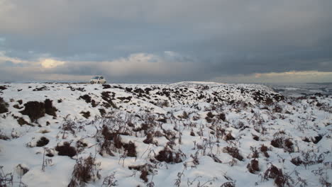 Video-De-Escena-De-Nieve-De-North-York-Moors,-Con-Automóvil-Viajando-A-Lo-Largo-De-Moors-Road,-Castleton,-Westerdale,-Rosedale,-Clip-5