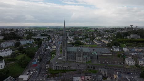 la catedral de st. colman en cobh vista aérea 01