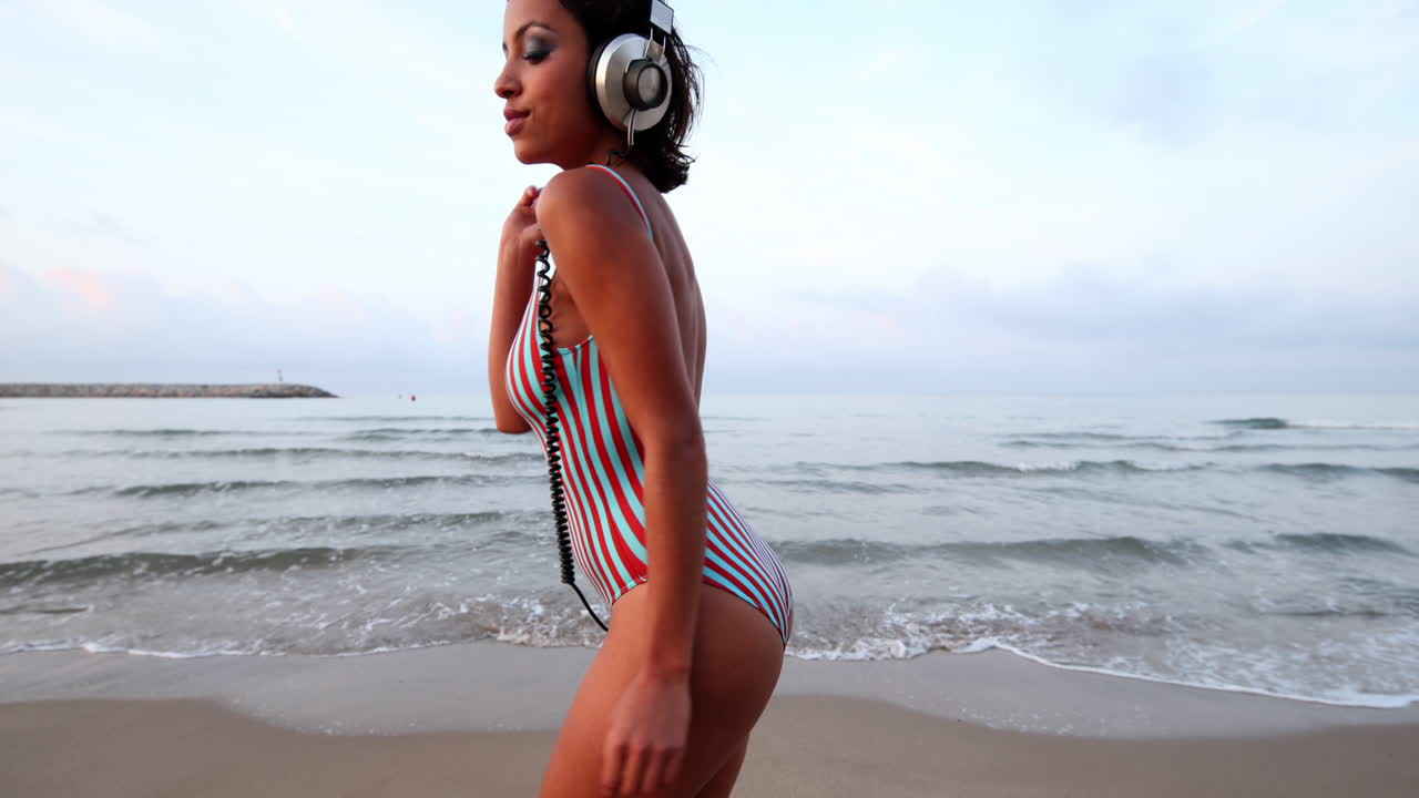 Donna Spiaggia Time-Lapse 07