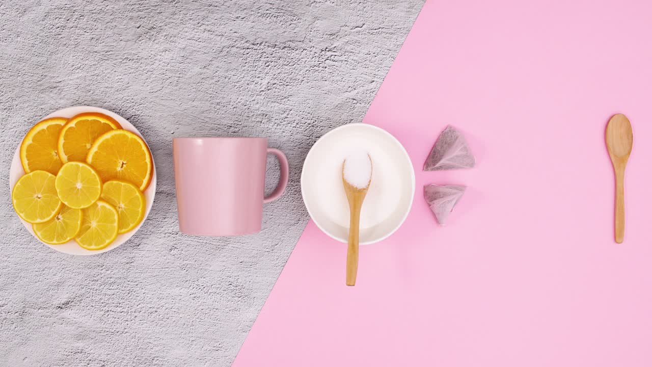 utensilios rosados y suministros para hacer té parpadeando en el tema rosa. detener el movimiento