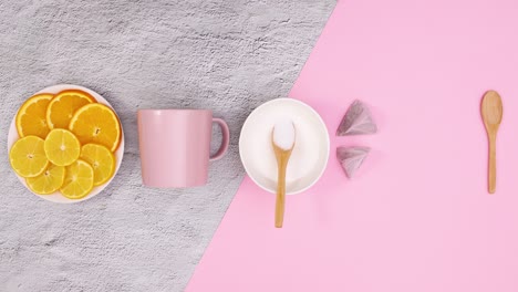 utensilios rosados y suministros para hacer té parpadeando en el tema rosa. detener el movimiento