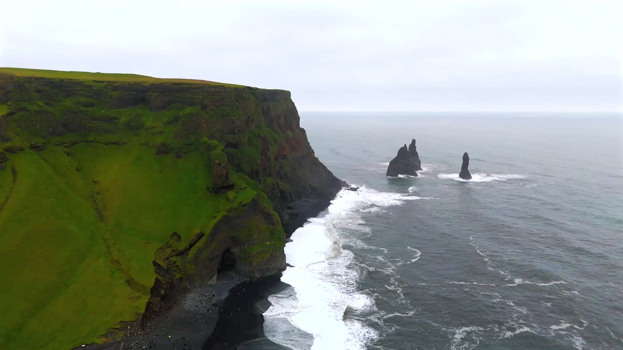 This drone footage of Reynisfjara captures the beach’s raw, wild beauty, where nature’s elements collide in an awe-inspiring display of power and serenity.