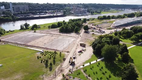 Sitio-De-Construcción-Activo-En-La-Ciudad-De-Kaunas,-Vista-Aérea-De-Drones