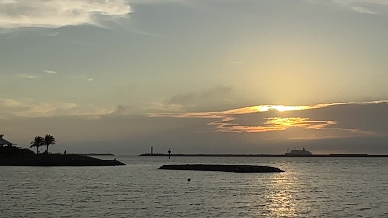 오키나와 나하 우미소라 공원의 저녁 풍경