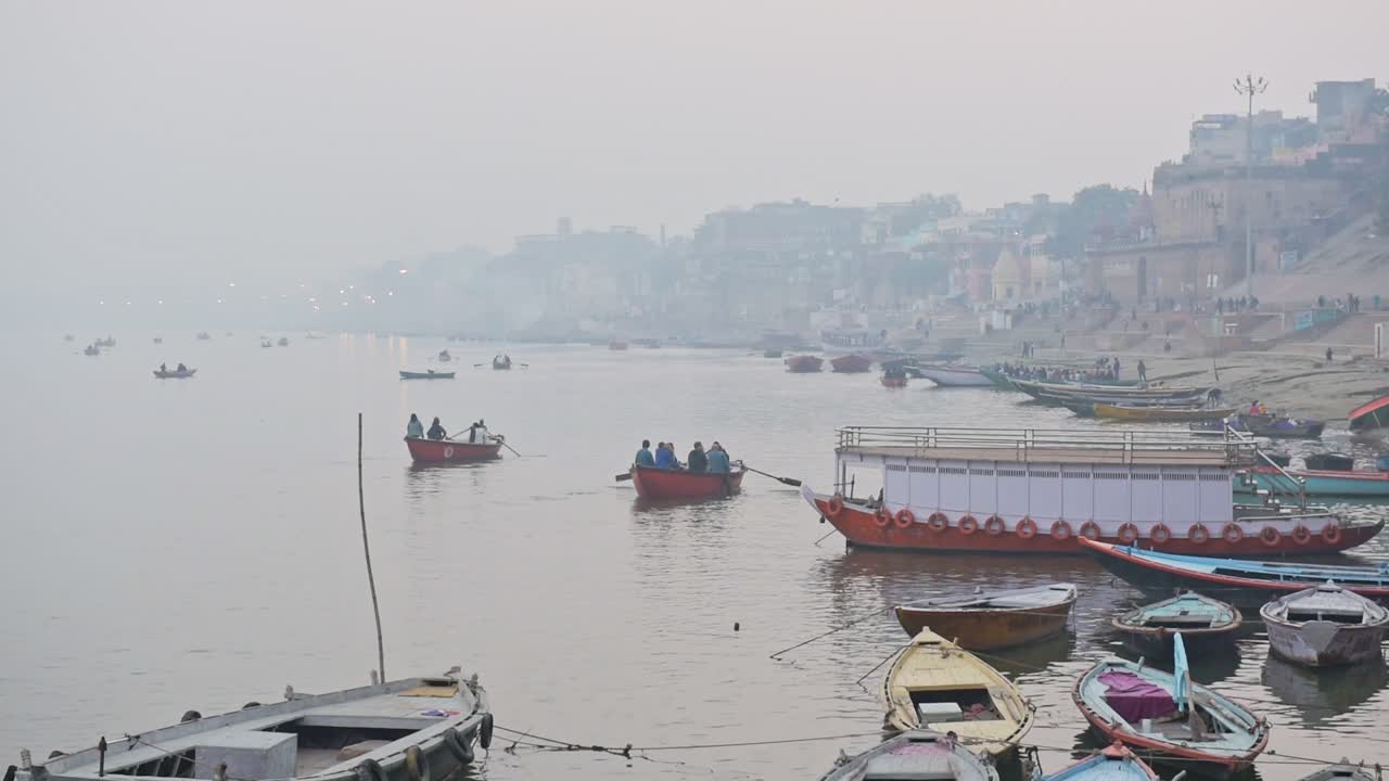 Groups Of People Sailing On Boats On The River Ganges In Varanasi, Uttar Pradesh, India On A Foggy Day - Wide Shot