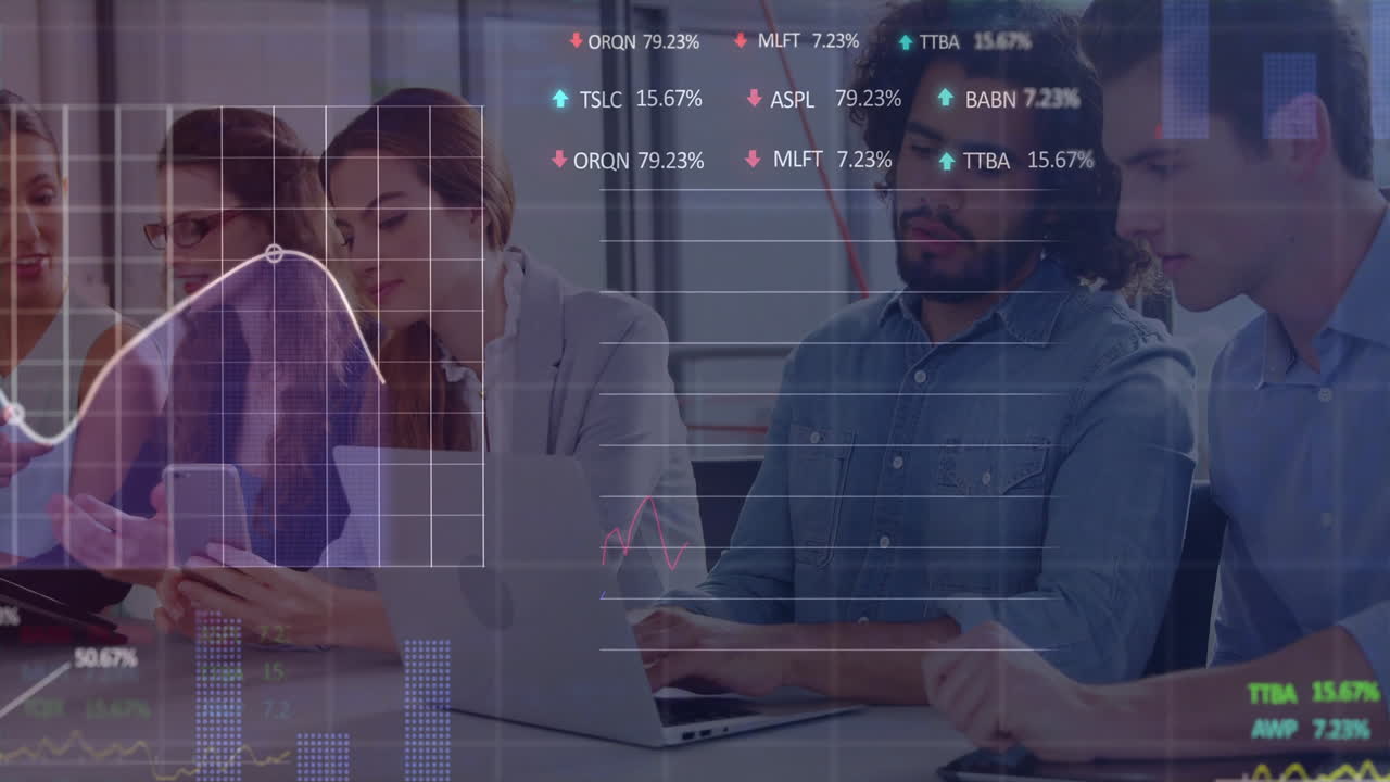 animazione dell'elaborazione dei dati finanziari su diversi colleghi che discutono del lavoro in ufficio